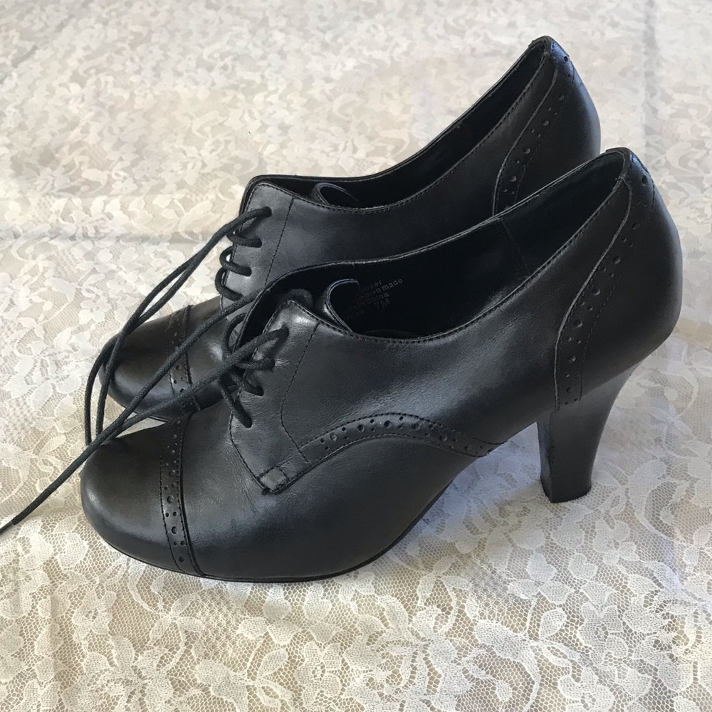 Y2K Style& Co black leather lace up career shoes